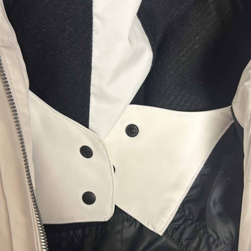 Women’s Ski Descente Jacket in White - Picture 15 of 15